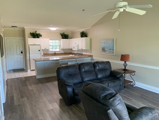4815 Orchid Way, Unit 302 in Myrtle Beach, SC - Building Photo - Building Photo