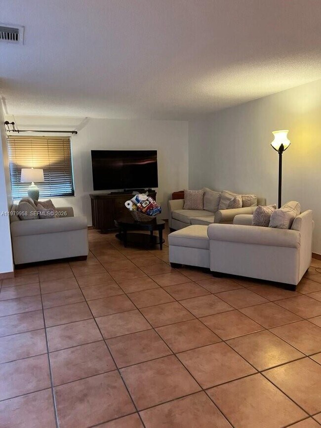 5780 SW 59th Pl in South Miami, FL - Building Photo - Building Photo