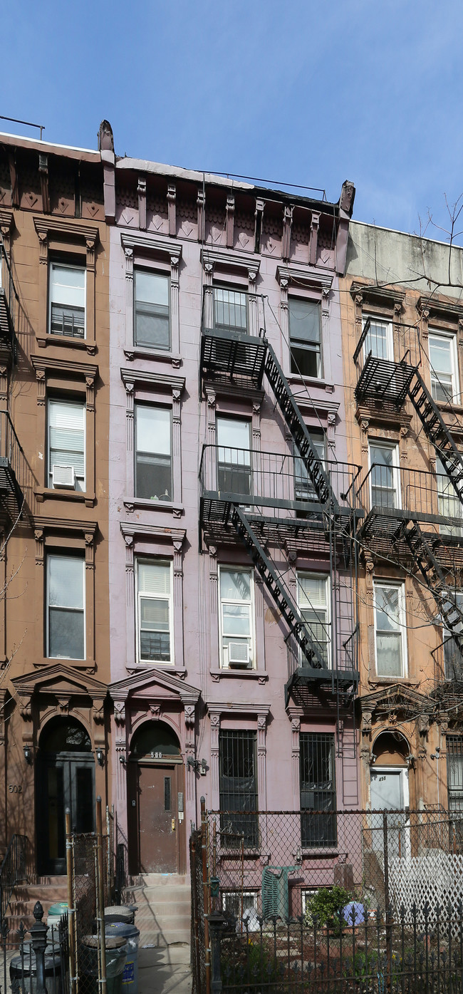 500 Clinton Ave in Brooklyn, NY - Foto de edificio - Primary Photo