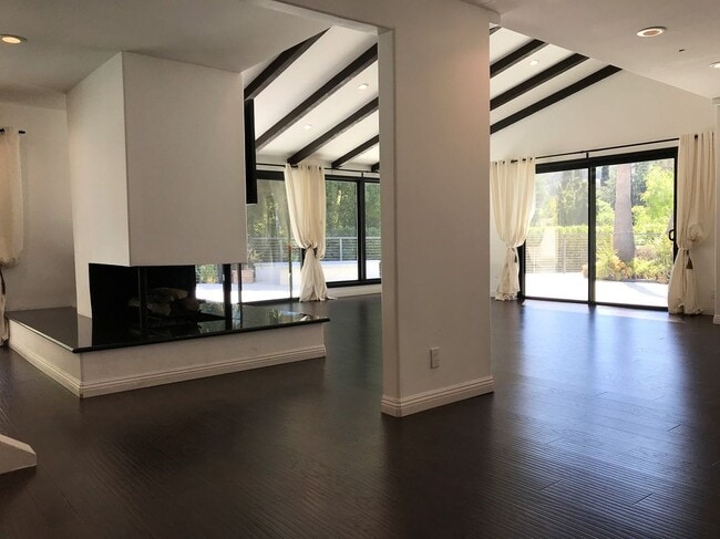 4376 Pampas Rd in Los Angeles, CA - Building Photo - Building Photo