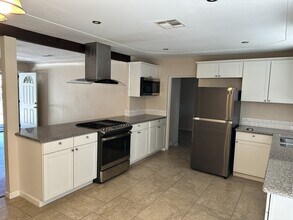 1536 Vernon Ave in Modesto, CA - Building Photo - Building Photo