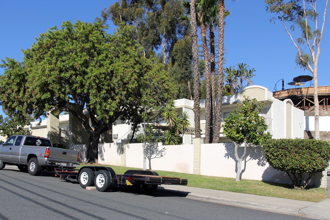 Los Cerros in El Cajon, CA - Building Photo