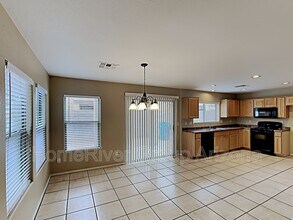 6413 W Valencia Dr in Phoenix, AZ - Foto de edificio - Building Photo
