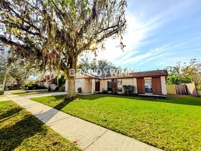 734 Sandy Creek Dr in Brandon, FL - Building Photo - Building Photo