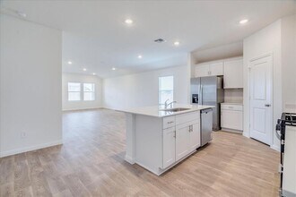 320 Yosemite Dr in Kyle, TX - Building Photo - Building Photo