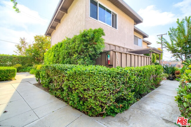 property at 4575 Inglewood Blvd