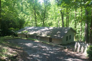 Glenwood Road Cottages Apartments