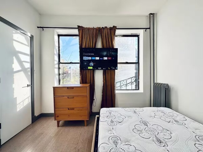 Furnished room/NOT APARTMENT, Unit 2F in Brooklyn, NY - Building Photo - Building Photo