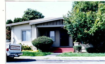 426 Smalley Ave in Hayward, CA - Foto de edificio - Building Photo