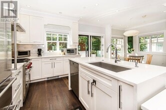 930 W 15th Ave in Vancouver, BC - Building Photo - Building Photo