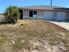 919 Cape Coral Pkwy W in Cape Coral, FL - Foto de edificio - Building Photo