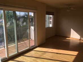 2721 2nd St, Unit #220 in Santa Monica, CA - Building Photo - Building Photo