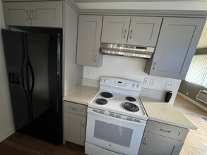 23244 Orange Ave in Lake Forest, CA - Foto de edificio - Building Photo