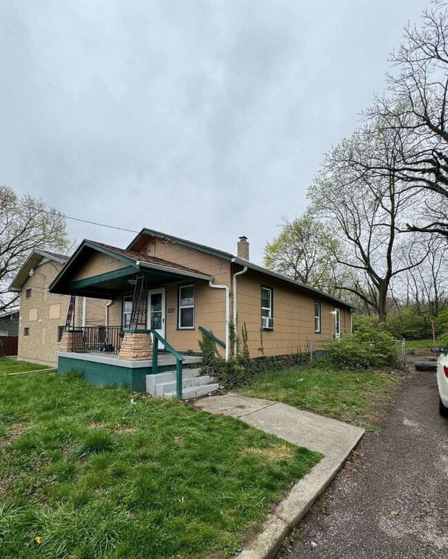 property at 1723 McArthur Ave