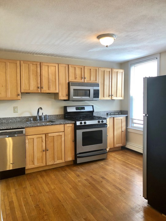 83 Endicott St in Boston, MA - Building Photo