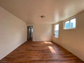 130 Milford Ave in Newark, NJ - Building Photo - Building Photo