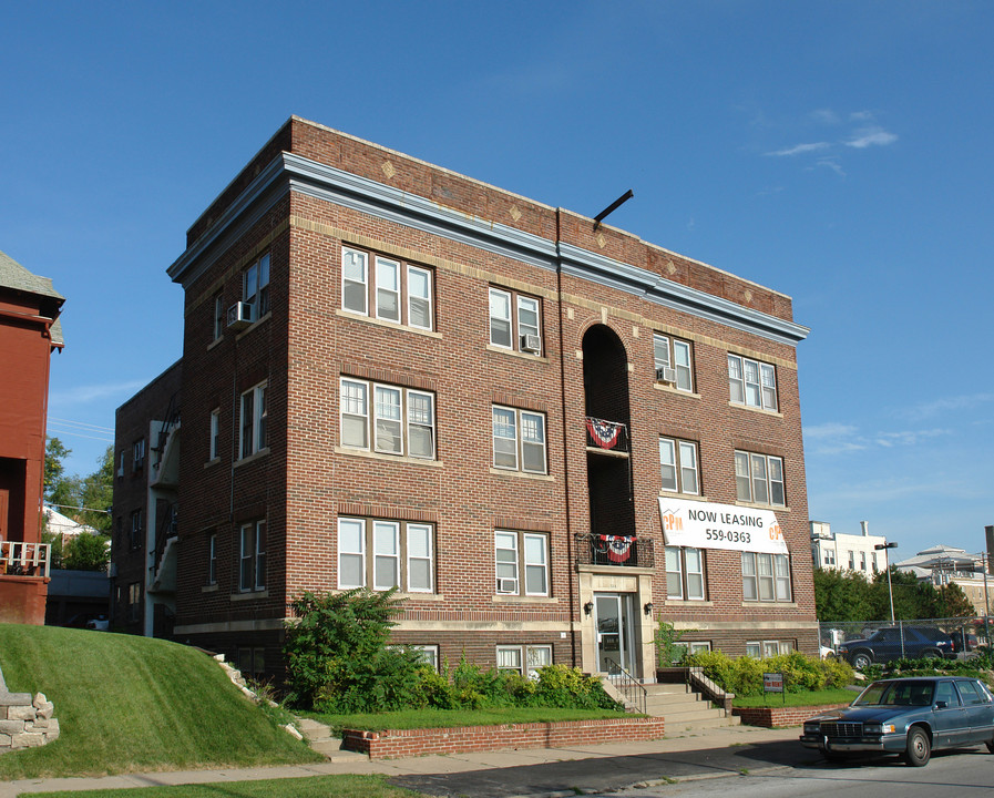 Barlee Apartments in Omaha, NE - Building Photo