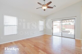 5740 W Hayfield St in Tucson, AZ - Foto de edificio - Building Photo