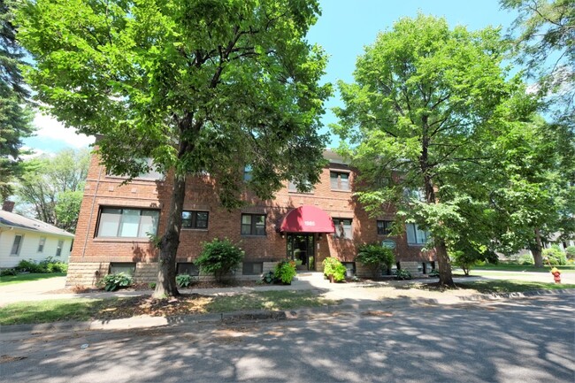 Portland Villas 1985 in St. Paul, MN - Foto de edificio - Building Photo