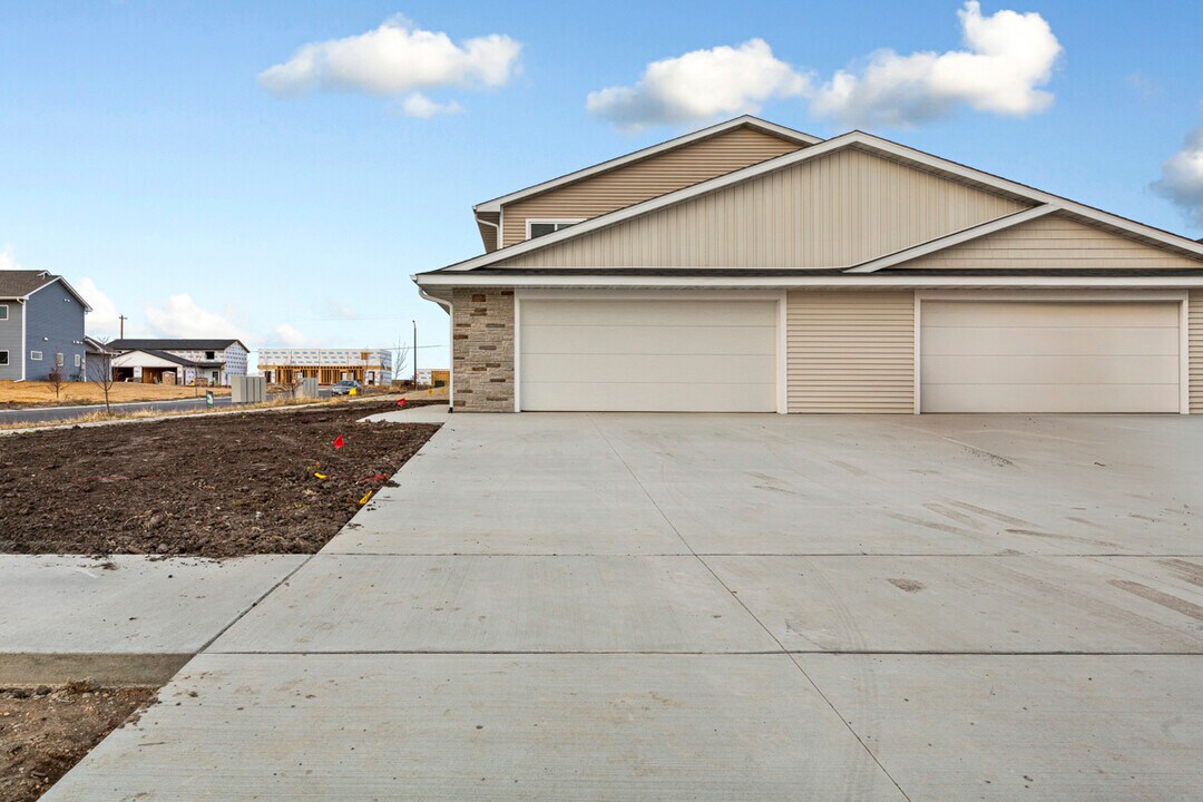 3200 Noble Dr in Mankato, MN - Foto de edificio