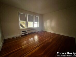 54 Lancaster Ter, Unit 2B in Brookline, MA - Building Photo - Building Photo