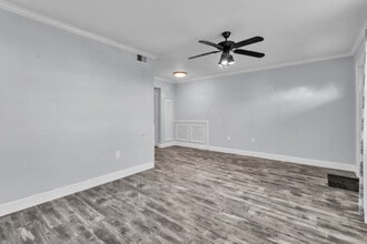 5850 18th St N, Unit 11 in St. Petersburg, FL - Foto de edificio - Building Photo