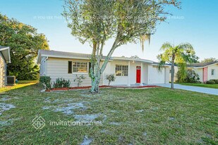 3306 Brookfield Dr in Holiday, FL - Building Photo