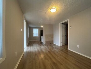 814 Crutcher St in Springdale, AR - Foto de edificio - Building Photo