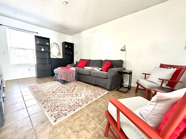1370 Oakland Ave in Fayetteville, AR - Building Photo - Building Photo