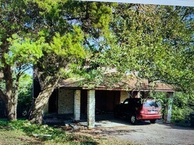 6904 Rifle Bend in Austin, TX - Building Photo