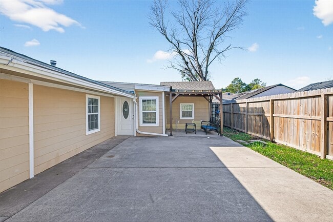 7454 Navidad Rd in Houston, TX - Foto de edificio - Building Photo