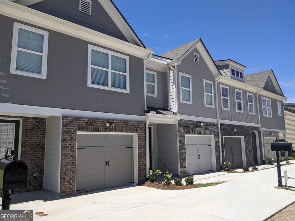 800 Belfry Terrace in Fairburn, GA - Building Photo