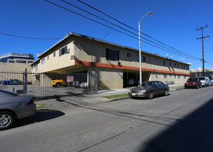 Weddington Arms in North Hollywood, CA - Building Photo - Building Photo