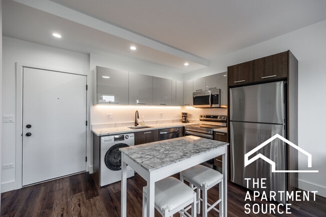 1555 W Hollywood Ave in Chicago, IL - Building Photo - Building Photo