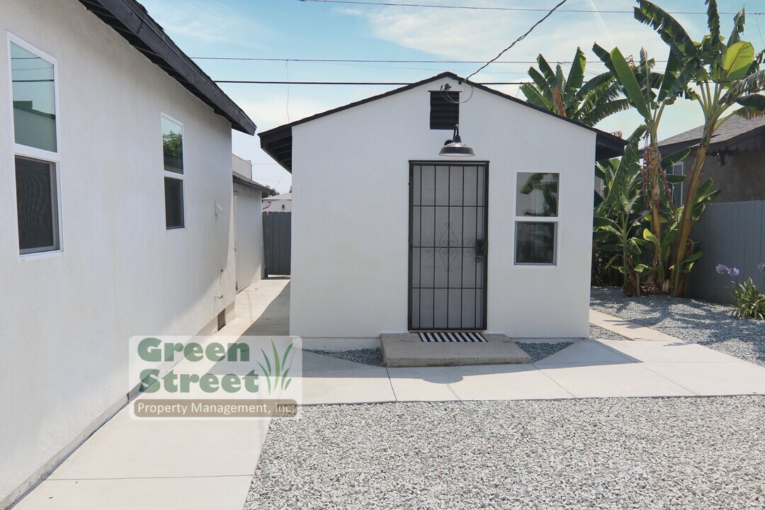 3851 Menlo Ave in San Diego, CA - Building Photo
