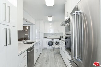 201 Ocean Ave in Santa Monica, CA - Building Photo - Building Photo