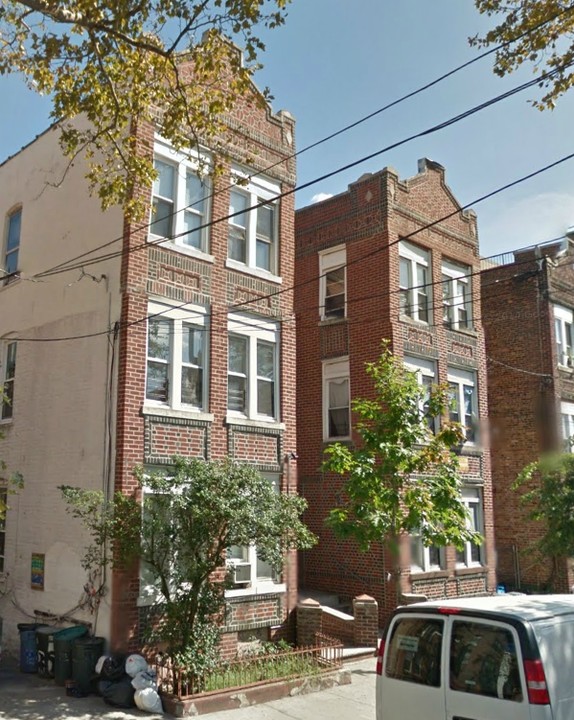 665 Miller Ave in Brooklyn, NY - Foto de edificio
