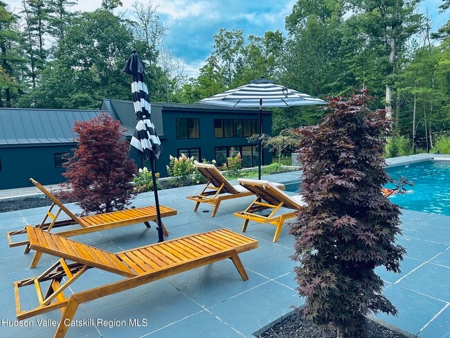property at 106 Chestnut Hill Rd