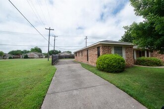 1056 Cottonwood Trail in Benbrook, TX - Building Photo - Building Photo