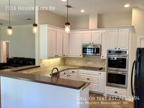 7316 Hidden Oaks Dr in North Richland Hills, TX - Building Photo - Building Photo