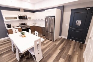 5971 Dorchester Rd in Niagara Falls, ON - Building Photo