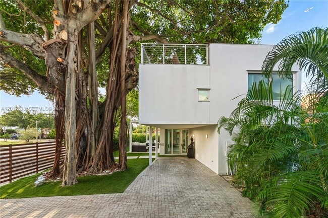 1898 SW 17th St in Miami, FL - Building Photo - Building Photo