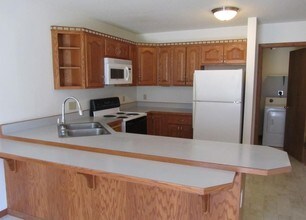 634 Sycamore Dr in New Richmond, WI - Foto de edificio - Building Photo