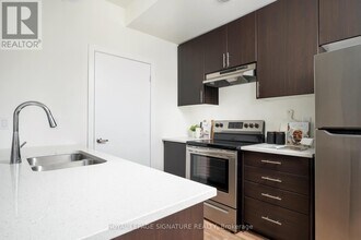 370 Red Maple Rd in Richmond Hill, ON - Building Photo - Building Photo