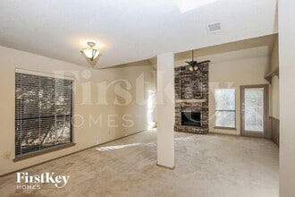 1396 Chinaberry Dr in Lewisville, TX - Foto de edificio - Building Photo