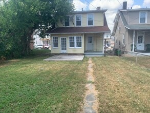 860 E Princess St in York, PA - Building Photo - Building Photo