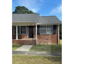 204 W McNeill St in Lillington, NC - Building Photo