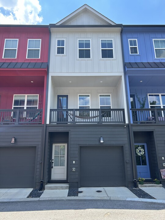 168 Color Cir in Atlanta, GA - Building Photo