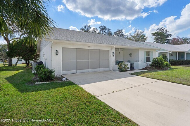 6230 Ocean Pines Ln in Spring Hill, FL - Building Photo - Building Photo