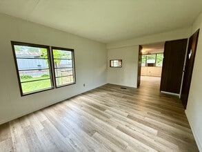 36 Pink Pearl Ln in East Flat Rock, NC - Building Photo - Building Photo